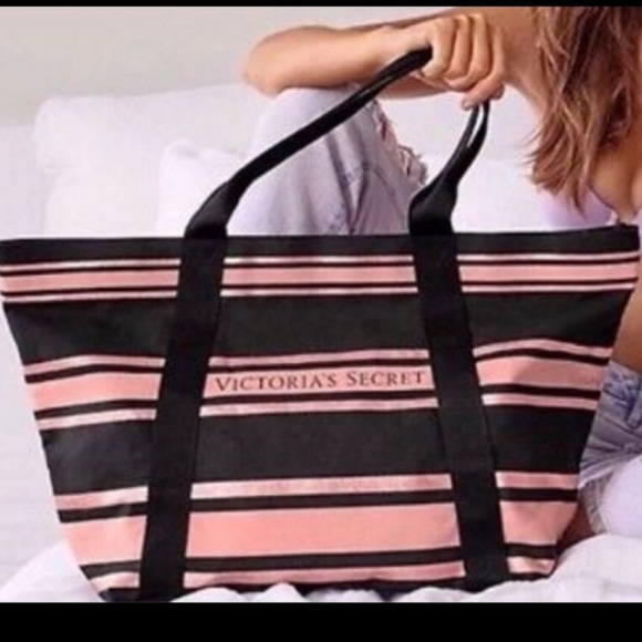Victoria's Secret Handbags - NWT Victoria’s Secret Tote rosegold/pink/black💕💐